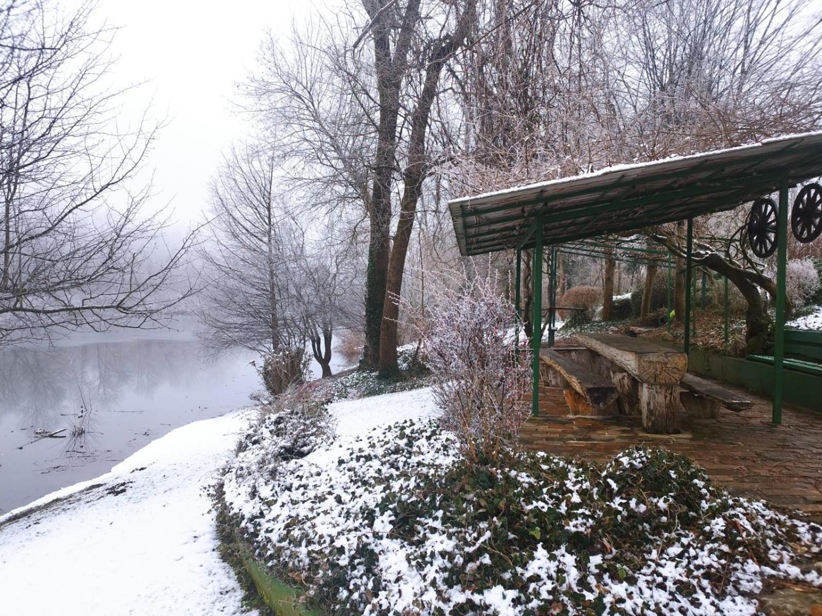 Rajski Vrt - Lake House - Paradise Garden Сісак Екстер'єр фото
